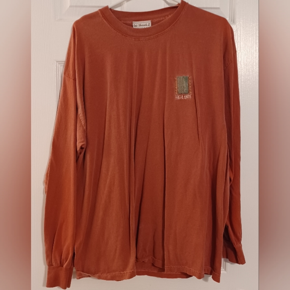 *Donating soon if not sold* XXL long-sleeved shirt